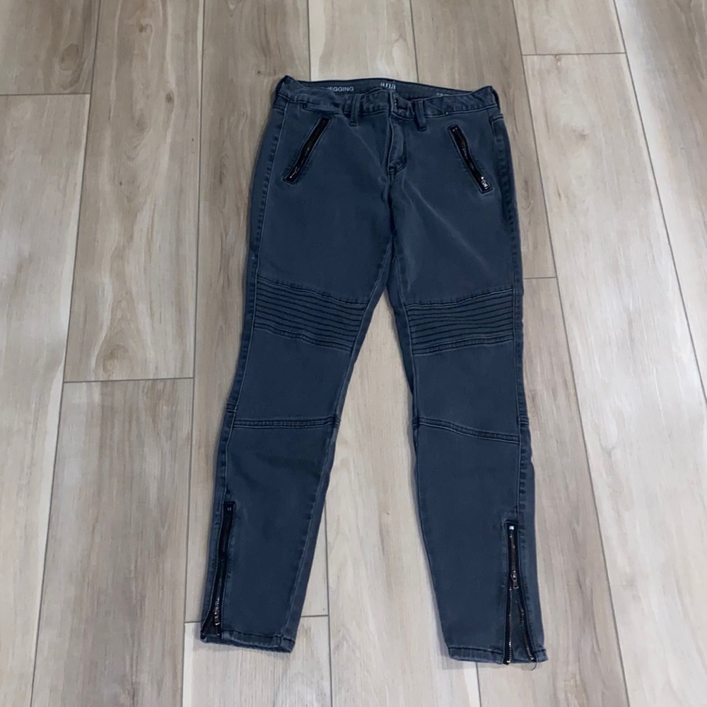 EUC Fashion Jeggings by A.n.a. a new approach Size 28 6 Women’s Moto Style Jeans